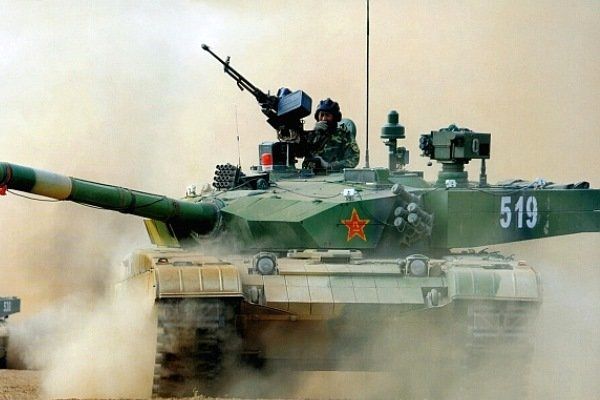 چین در مرز با هند تانک زرهی مستقر کر