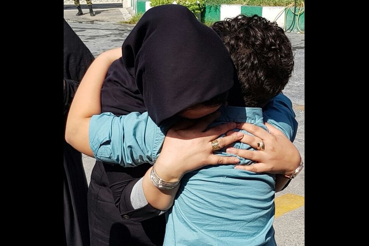 دیدار مادر و فرزند پس از ۷ سال جدایی اجباری