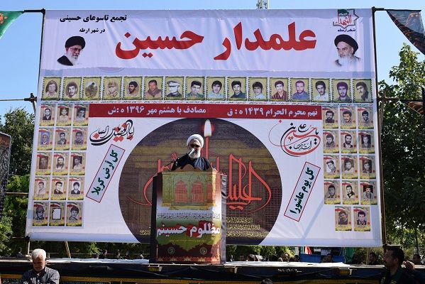 عزاداران حسینی در ماه محرم واقعه کربلا را زنده نگه می‌دارند