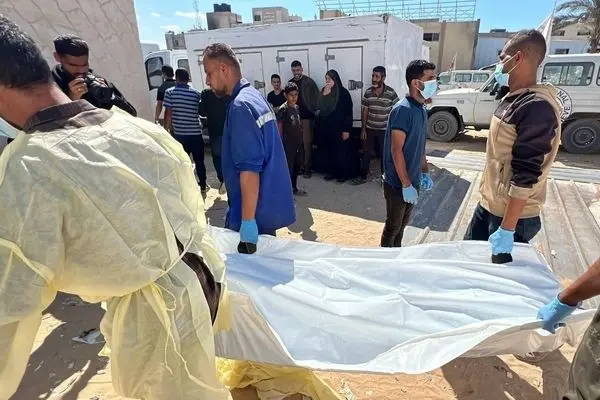 انتقال پیکر ۱۵ شهید فلسطینی در مرحله نخست توافق آتش‌بس غزه