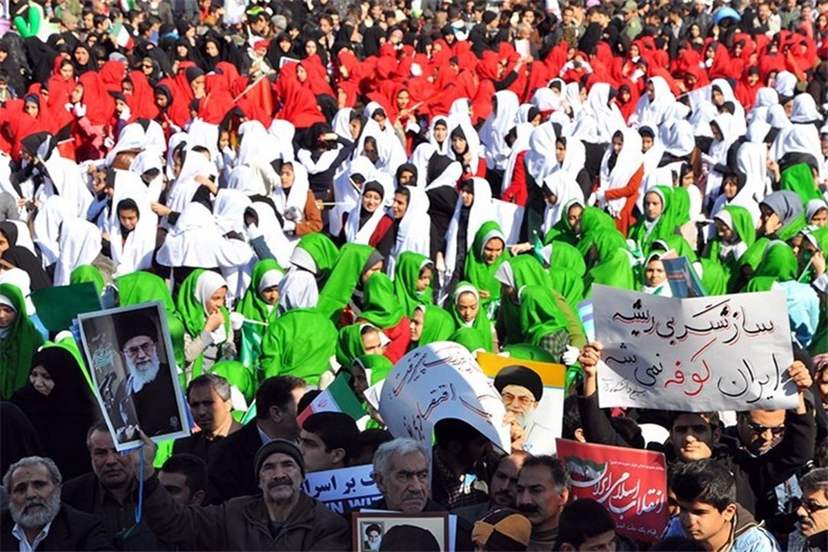 دستاوردهای انقلاب اسلامی در دهه فجر برای جوانان تبیین شود