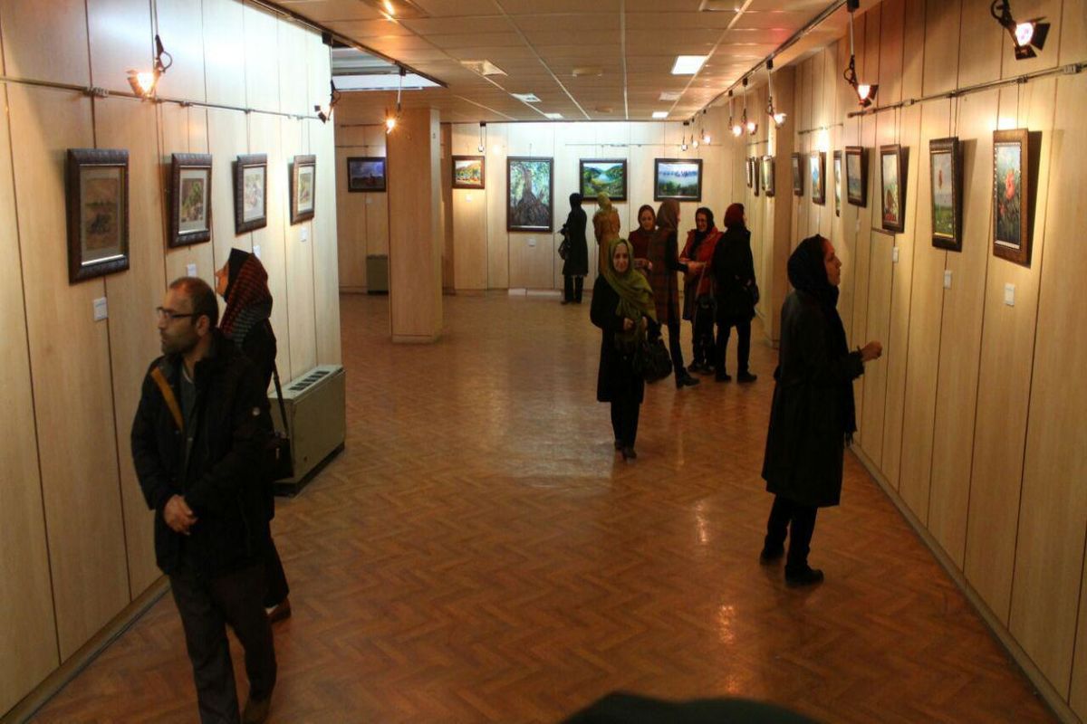 نمایشگاه آثار نقاشی پروین مراحمی و کریم پایور در خرم‌آباد آغاز به‌ کار کرد