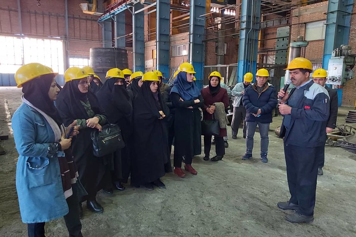 بازدید دبیران آموزش و پرورش بخش فولادشهر از ذوب آهن اصفهان