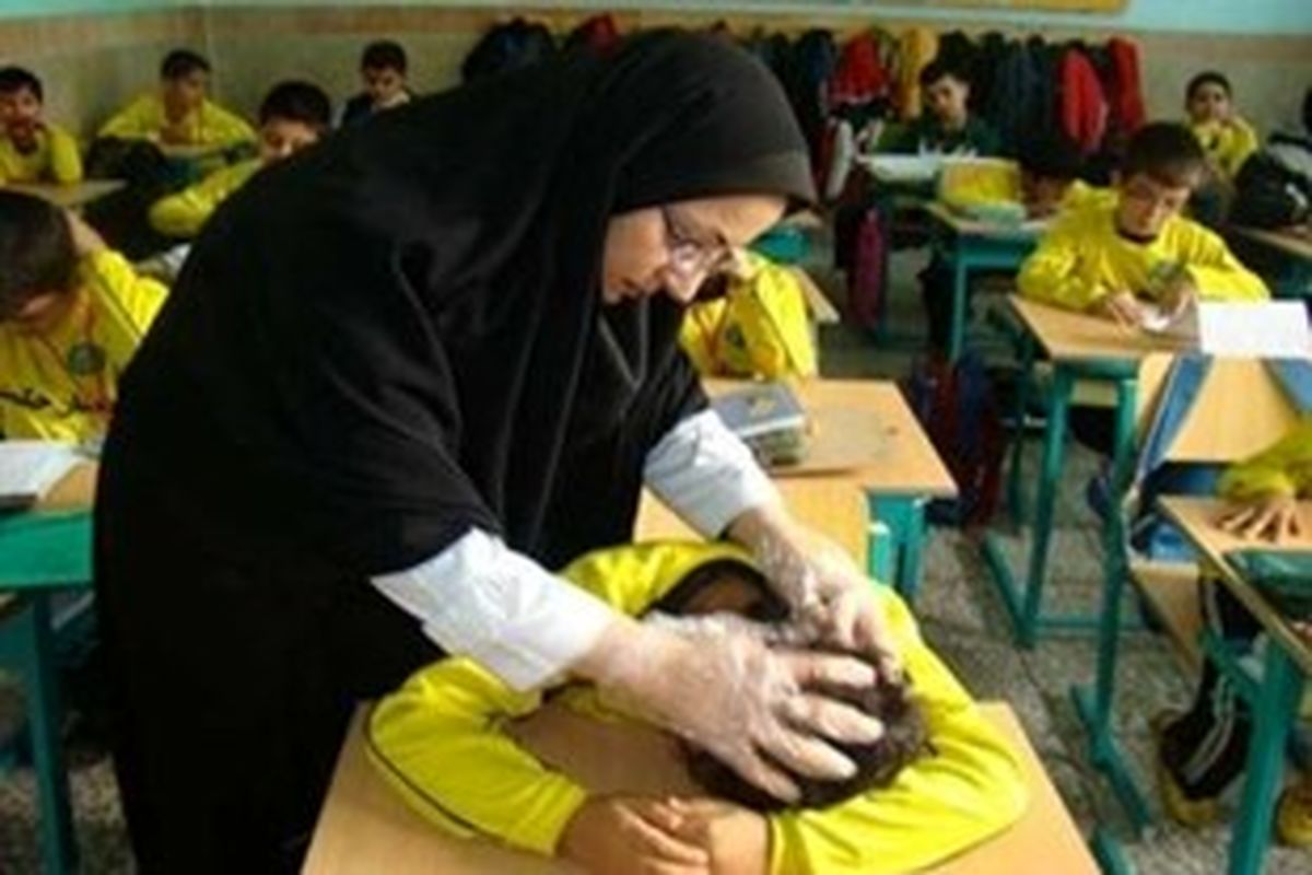 برنامه غربال‌گری و پیشگیری پدیکلوزیس سر در مدارس مازندران اجرا می‌شود