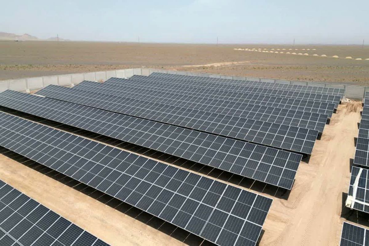 نیروگاه خورشیدی یک مگاواتی در شهرستان نایین افتتاح شد