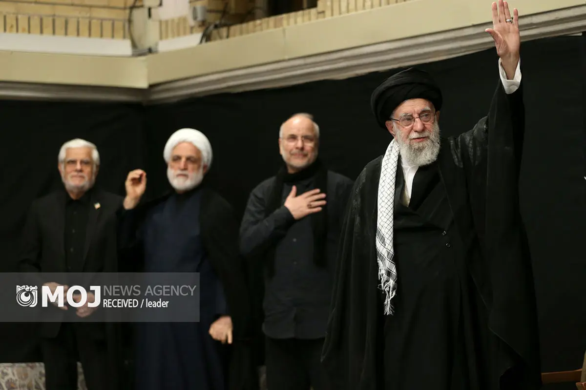 المیادین حضور رهبر انقلاب در مراسم عزاداری شب عاشورا را پوشش داد