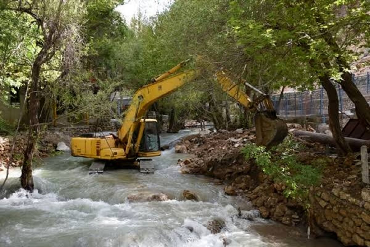آزادسازی بیش از ۸۵۰ هکتار از رودخانه های استان اصفهان