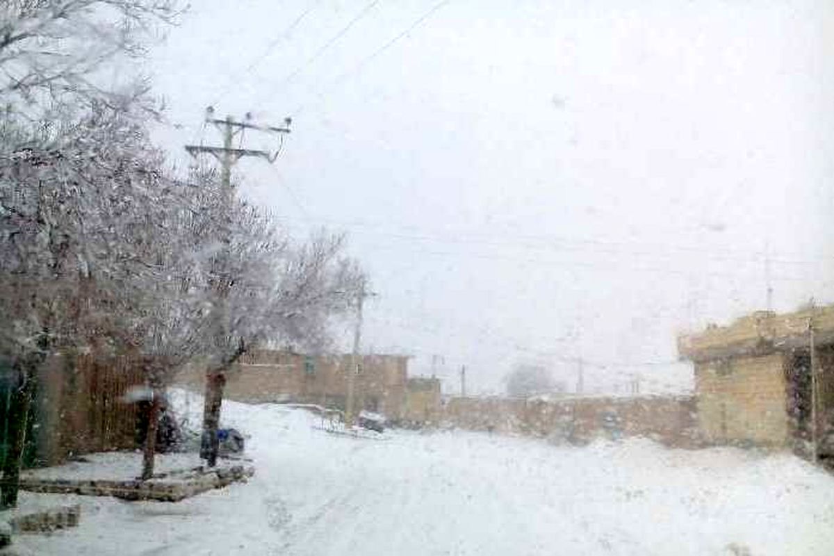 آغاز بارش برف در  مناطق غربی استان اصفهان