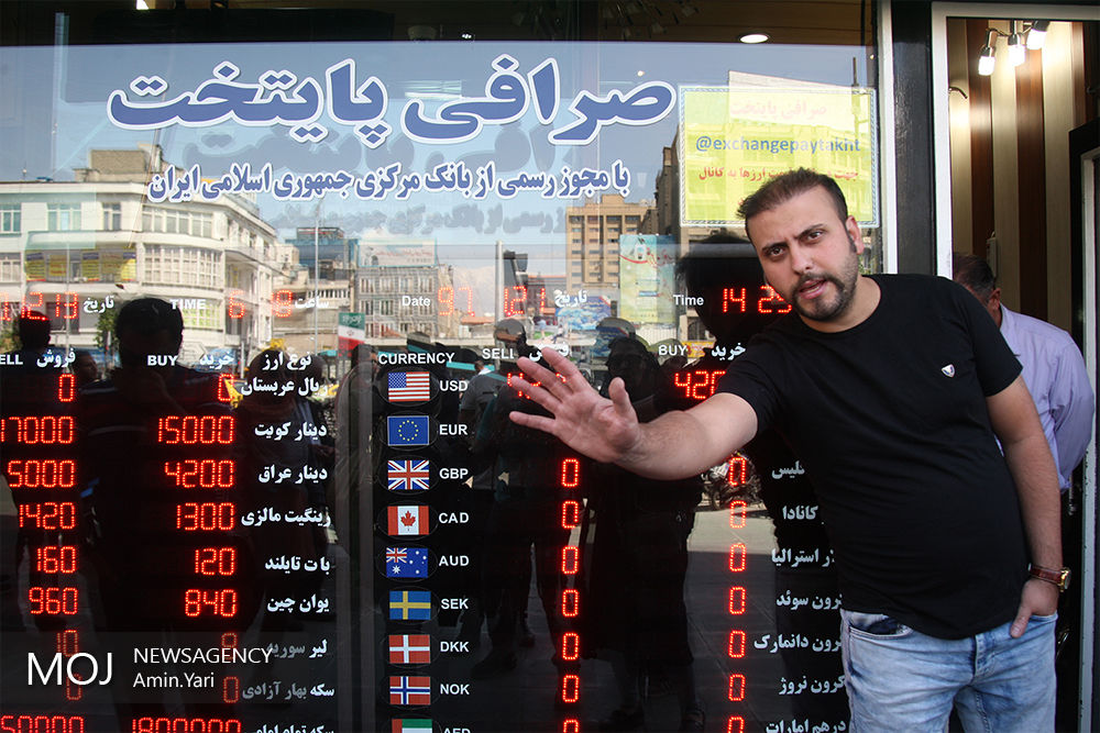نابسامانی بازار ارز در سومین روز دلار تک نرخی/ دلار تک نرخی از وعده تا عمل
