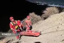 سقوط جوان ۱۸ ساله به دره در جاده ورزش / نجات معجزه‌آسای مصدوم توسط آتش‌نشانان+ تصاویر