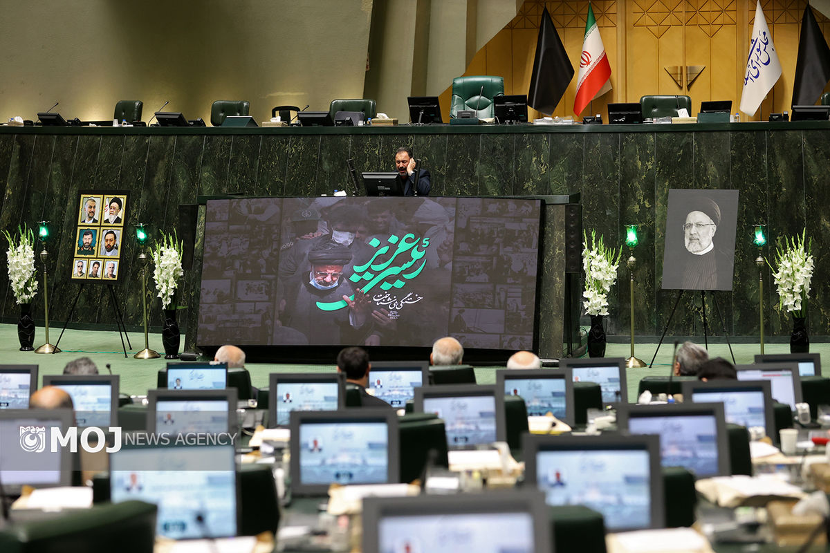 برگزاری مراسم گرامی‌داشت یاد رئیس جمهور شهید و هیأت همراه در مجلس شورای اسلامی