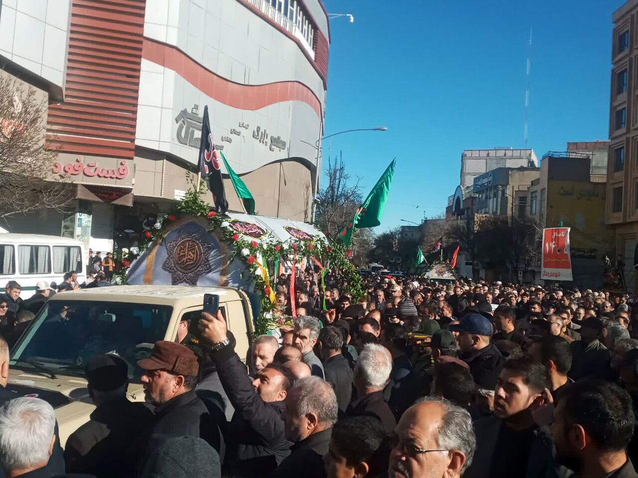 پیکر 9 شهید بی‌نشان در آغوش مردم اردبیل