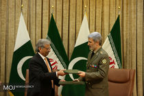 امضای بیانیه همکاری های مشترک بین وزیر تولیدات دفاع پاکستان و وزیر دفاع ایران