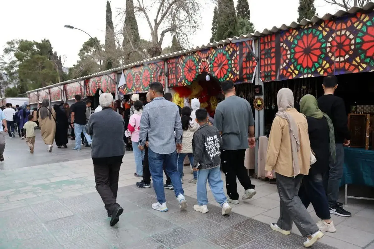 برپایی ۵۰ غرفه صنایع‌ دستی در محور حافظیه شیراز