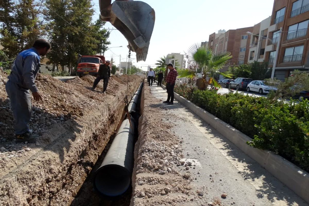 اجرای طرح تقویت شبکه توزیع آب بزرگراه شهید چمران و خیابان مولوی  درشهراصفهان