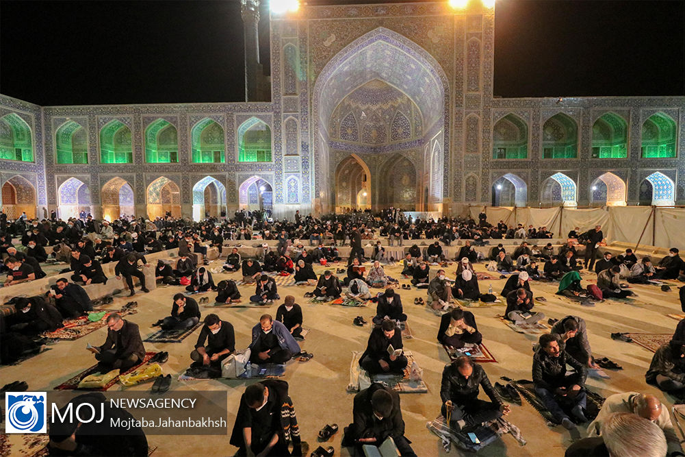 احیای شب بیست و سوم ماه مبارک رمضان در میدان امام اصفهان