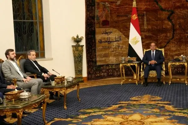 وزیر خارجه ایران بر تقویت روابط اقتصادی و امنیتی با مصر تأکید کرد