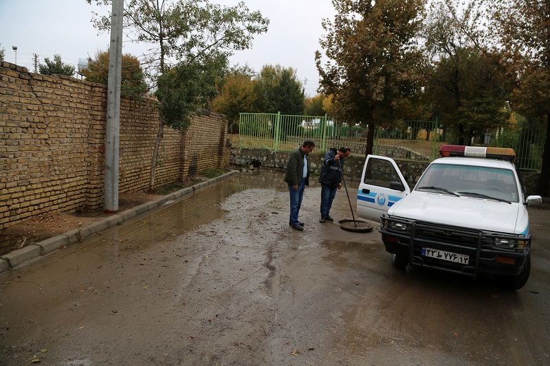 وقوع 372 مورد گرفتگی شبکه و پس زدگی فاضلاب بر اثر بارندگی در اصفهان