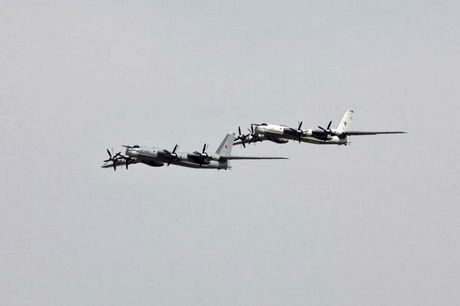 پرواز جنگنده‌های انگلیس، فرانسه و اسپانیا برای رهگیری دو بمب‌افکن روسی