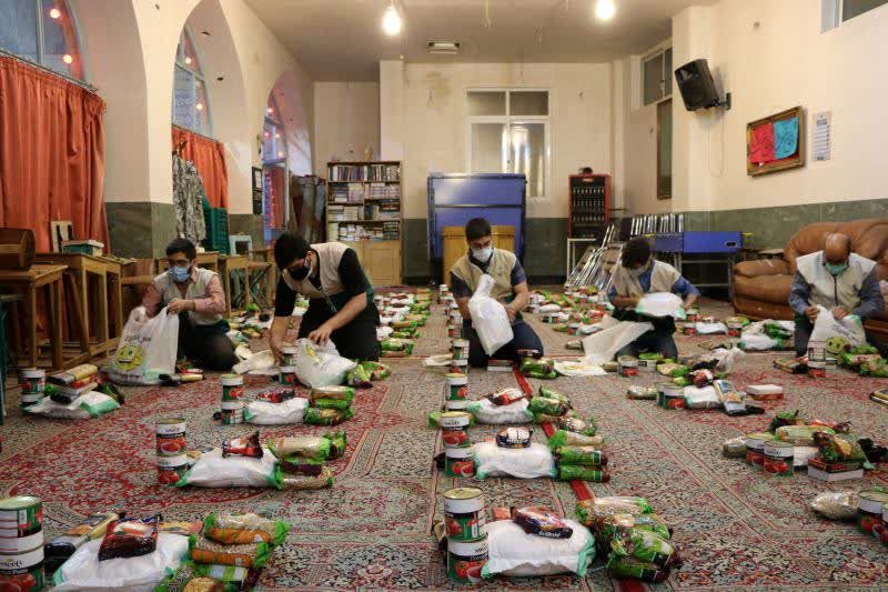 اهداء 300 بسته معیشتی توسط پایگاه بسیج مسجد برکت محله پاچنار اصفهان