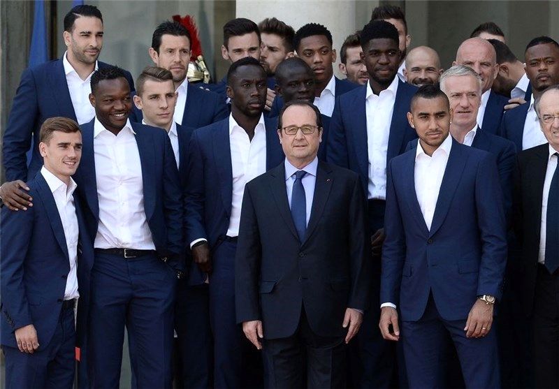 پذیرایی رئیس جمهور فرانسه از فینالیست بازنده یورو ۲۰۱۶ در کاخ الیزه + تصاویر