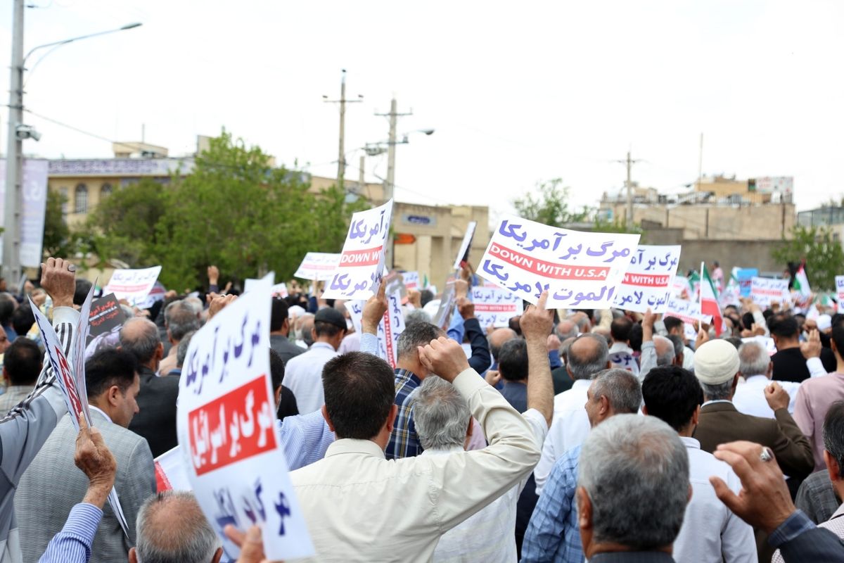 راهپیمایی مردم فارس در حمایت از عملیات «وعده صادق» برگزار شد