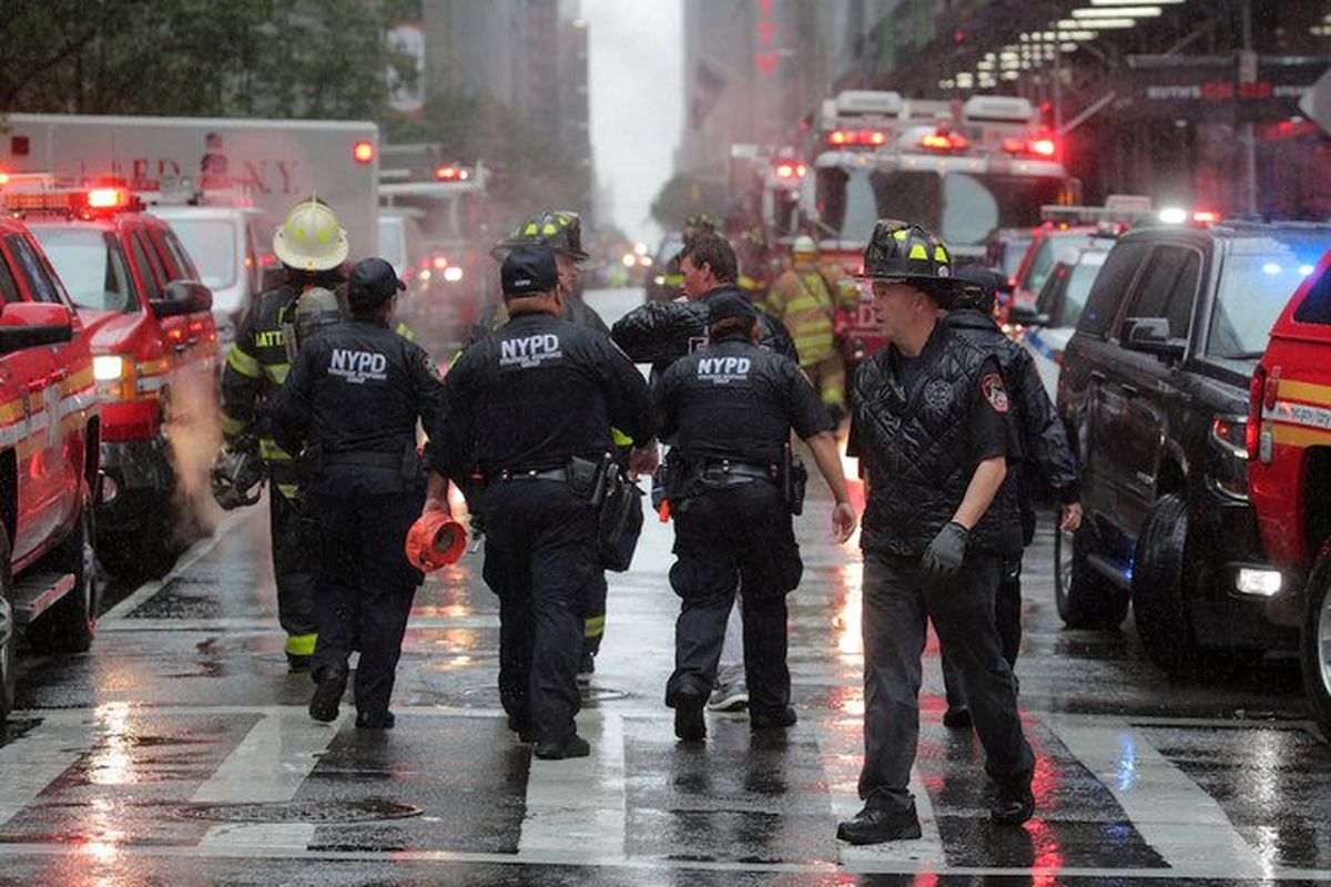 Helicopter crash in Manhattan leaves 1 dead