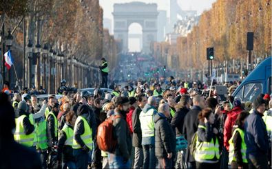 ادامه ایستادگی جلیقه زردها/ یک کشته و بیش از چهارصد زخمی در تظاهرات فرانسه