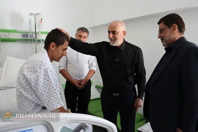 رئیس سازمان زندان‌ها از مجروحین حمله جنایتکارانه رژیم صهیونیستی به اوین عیادت کرد