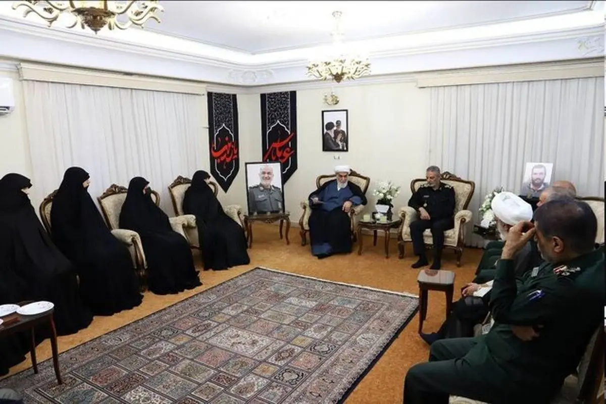 رئیس دفتر رهبری و رئیس ستادکل نیروهای مسلح در منزل شهید سلامی حضور یافتند