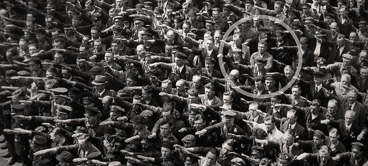 تصویر دیدنی از مخالفت یک مرد با نازی های آلمان + عکس