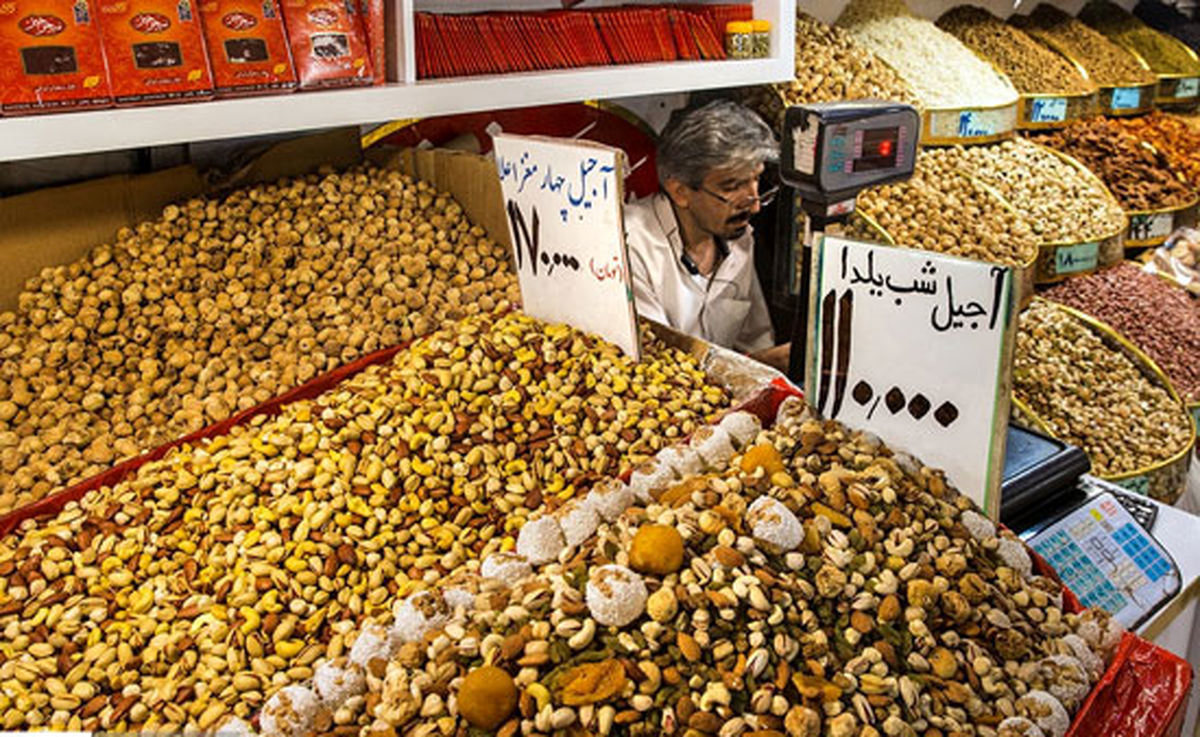 عرضه کالاهای اساسی با قیمت مصوب تنظیم بازار در نمایشگاه شب یلدا در استان قزوین