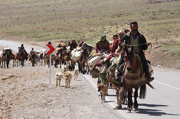 ورود عشایـر ایل بختیاری به شهرستان غرب استان اصفهان