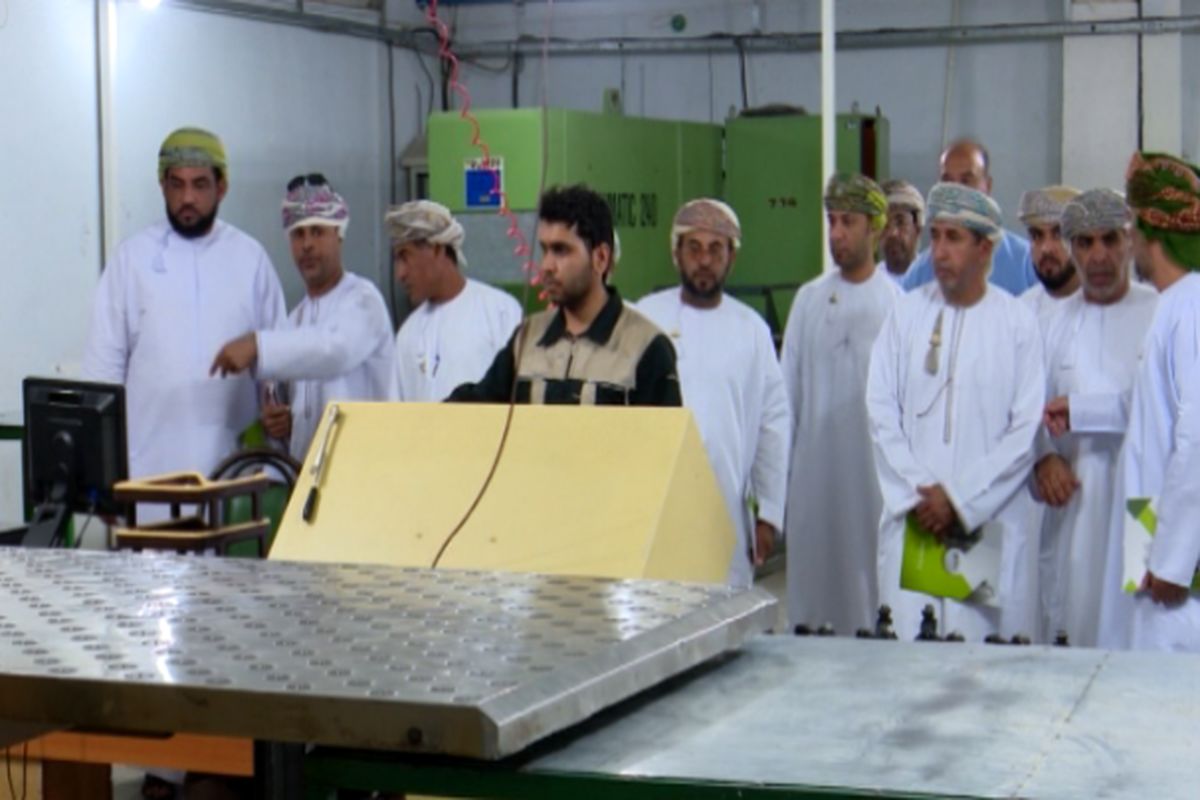 بازدید هیات تجاری عمانی از واحد‌های تولیدی مصالح ساختمانی هرمزگان