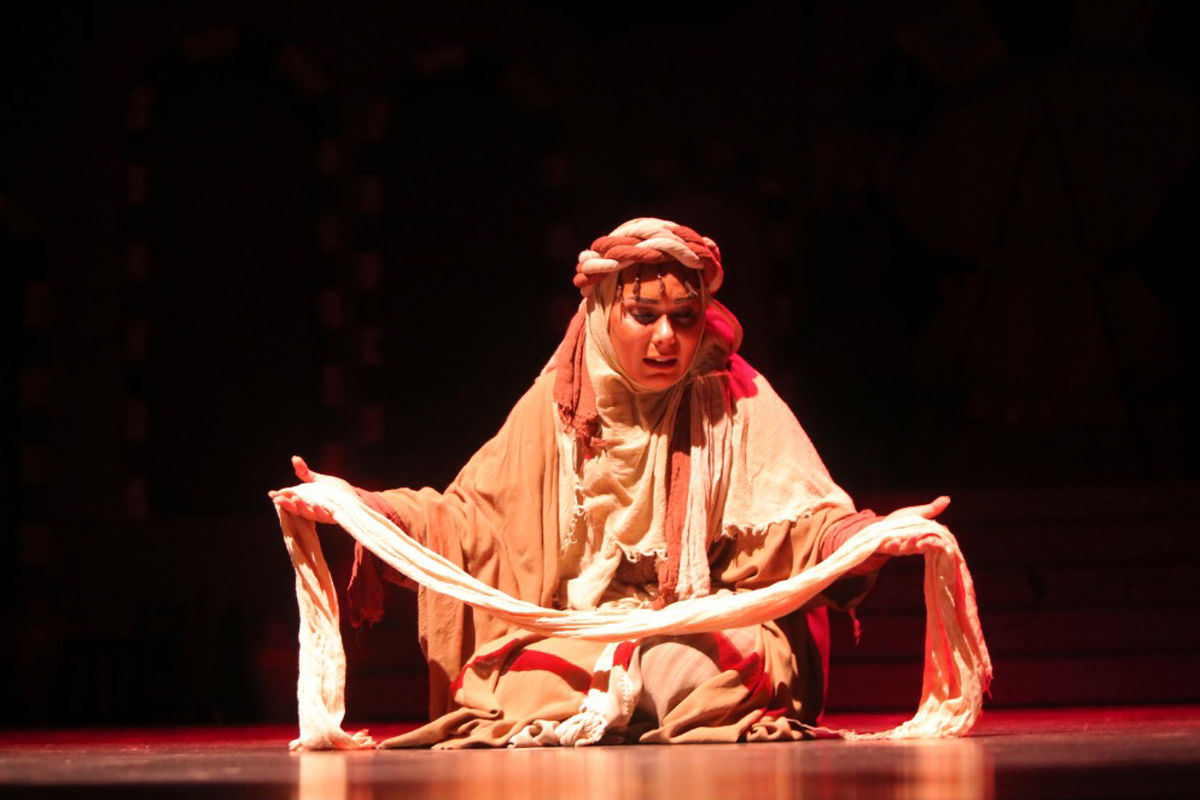نمایش خاتون فتح بابی برای ساخت یک سالن تئاتر در اردستان