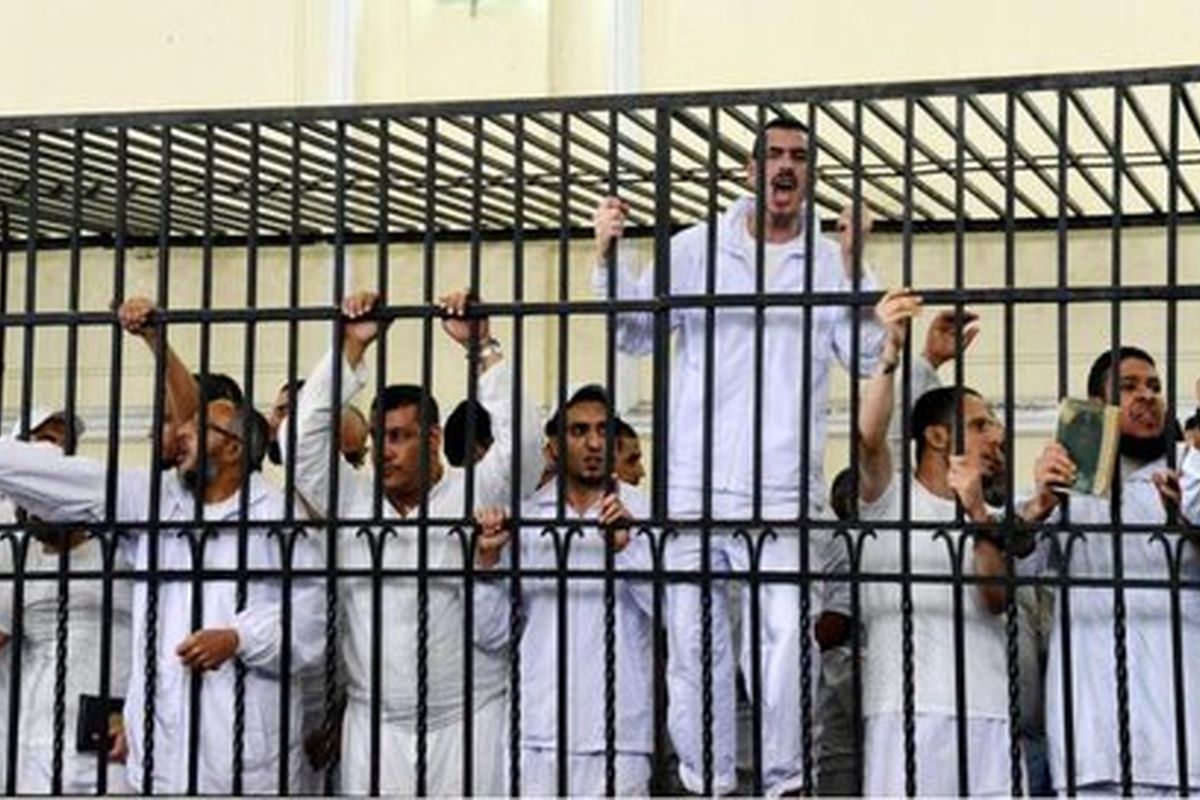 حبس ابد برای ۳۵۰ عضو اخوان‌المسلمین