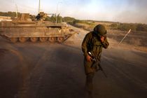 اسرائیل با تعویق حمله زمینی به غزه موافقت کرد