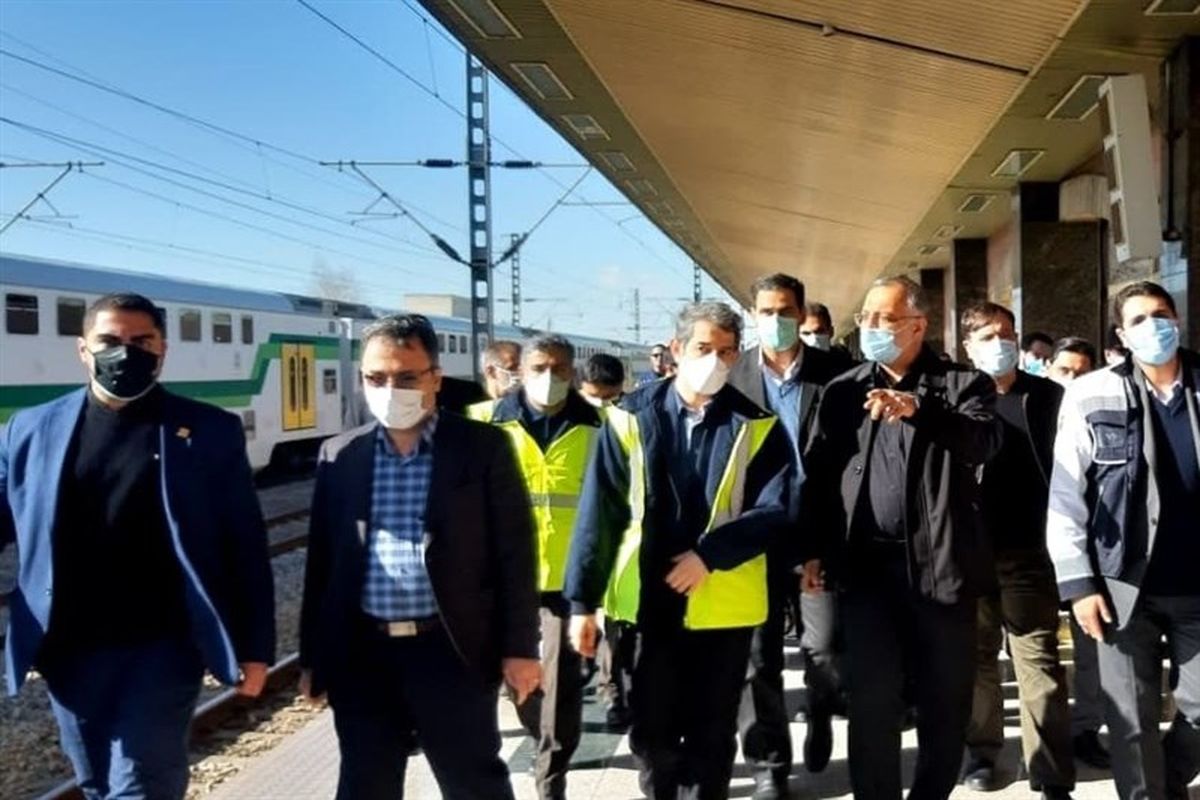 حضور شهردار تهران در محل حادثه برخورد دو قطار خط ۵ مترو