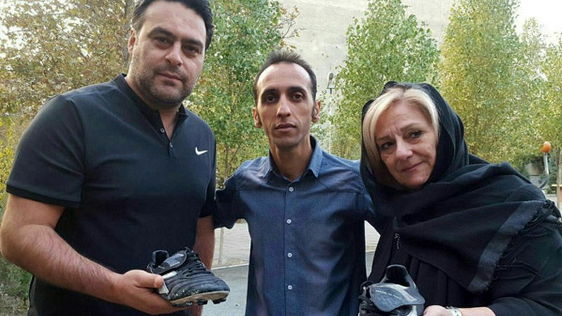 کفش مرحوم حجازی برای کمک به زلزله زدگان به فروش رفت