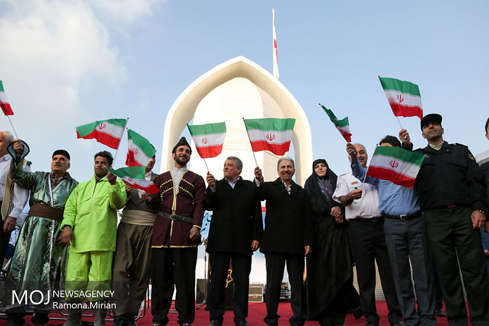 مراسم برافراشتن بزرگترین پرچم جمهوری اسلامی ایران