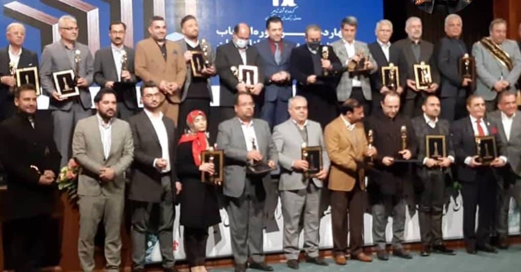 اهدای تندیس چهاردهمین جشنواره ملی قهرمانان صنعت به منطقه ویژه اقتصادی پارسیان 