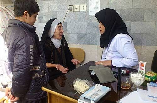 ارائه خدمات پزشکی تخصصی و فوق تخصصی رایگان در صحن امام‌زاده صالح(ع)
