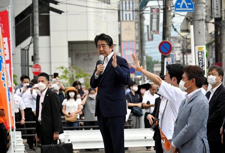 The 2.5 seconds that sealed the fate of Japan’s Shinzo Abe