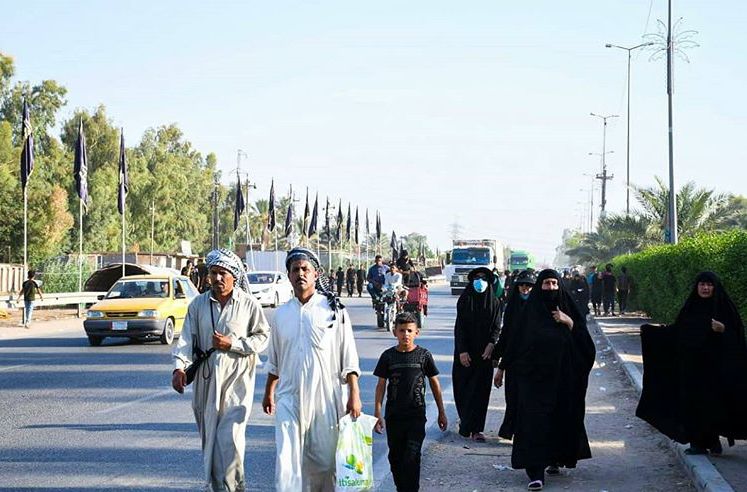 حرکت زائران عراقی با پای پیاده به حرم علوی