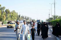 حرکت زائران عراقی با پای پیاده به حرم علوی