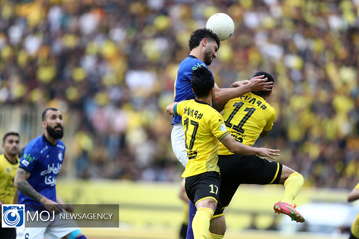 دیدار تیم های فوتبال استقلال و سپاهان