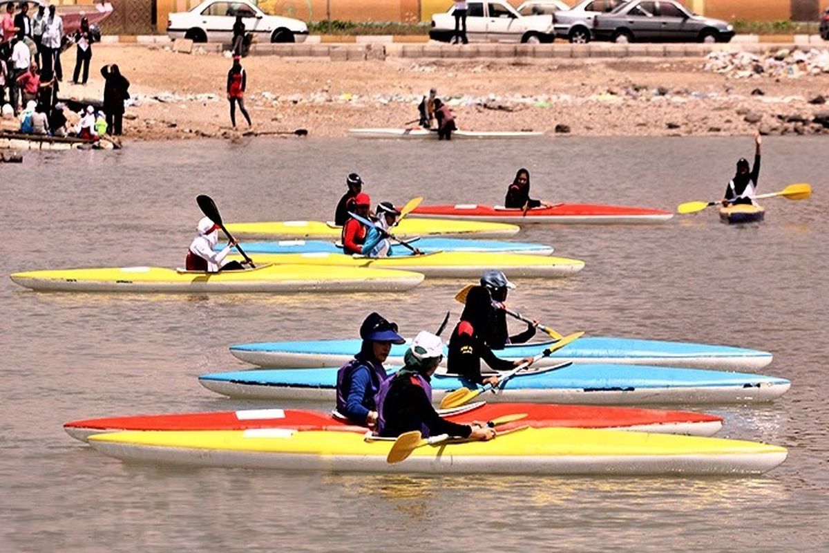 رقابت دختران قایقران هرمزگانی در مسابقات انتخابی تیم ملی
