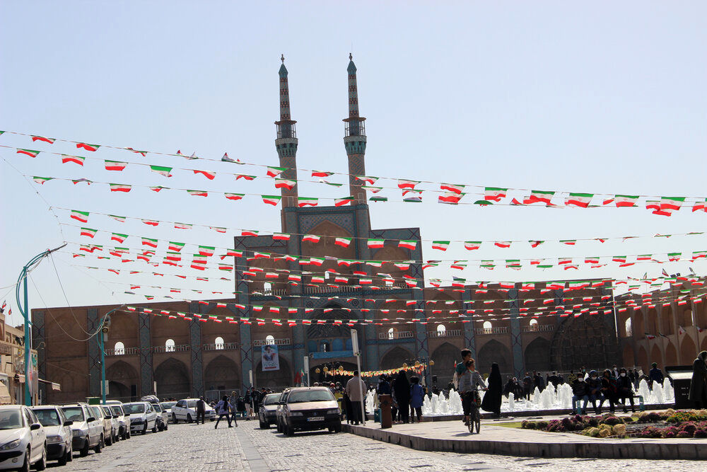 راهپیمایی مردم یزد در سالروز پیروزی انقلاب اسلامی+عکس