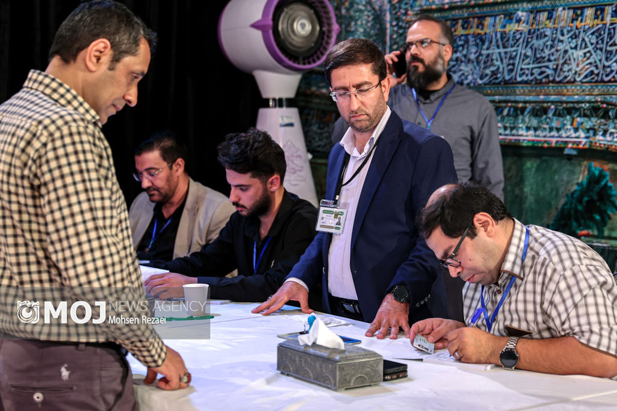 انتخابات مرحله دوم چهاردهمین دوره ریاست جمهوری در حرم امامزاده صالح (ع)