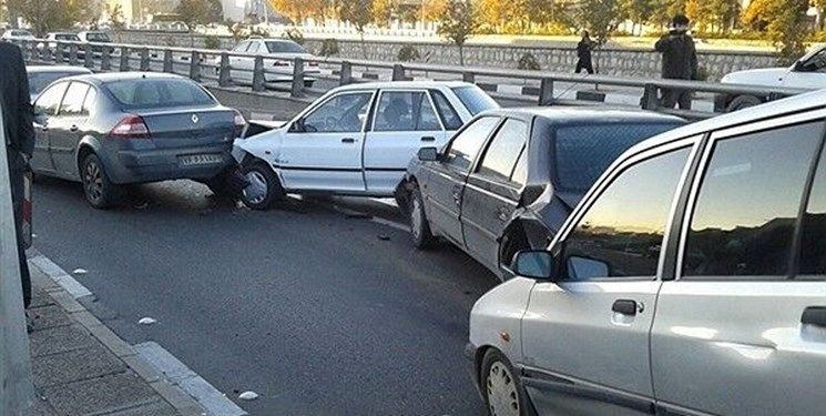 تصادف زنجیره ای در اتوبان قزوین-تهران
